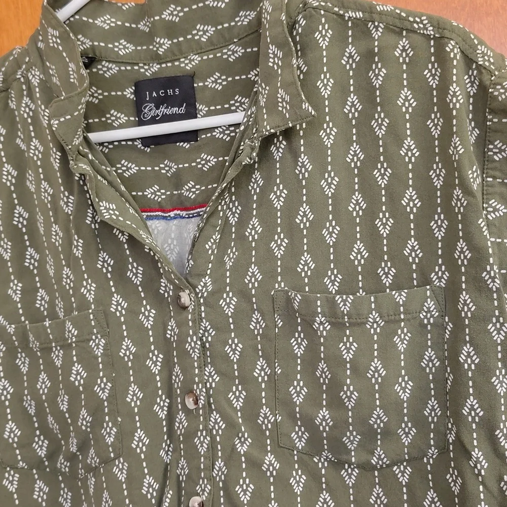 Jachs Girlfriend Olive And White Button Down Cap Sleeve Shirt - Picture 4 of 8